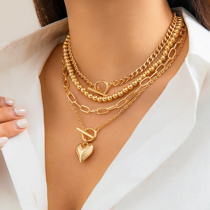 Chic women's layered pearl necklace, a beautiful piece of elegant women's jewelry for a refined look.