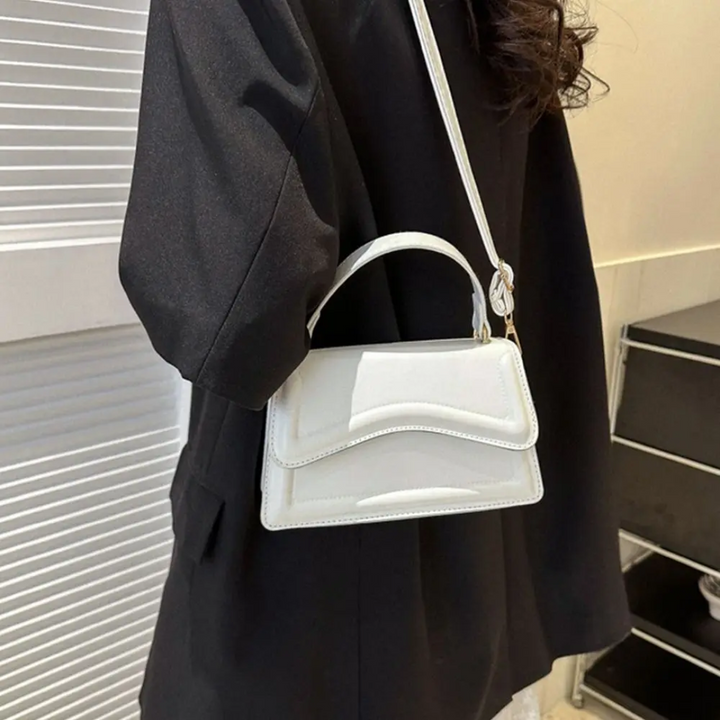 Elegant women's leather shoulder bag, premium quality for everyday style.