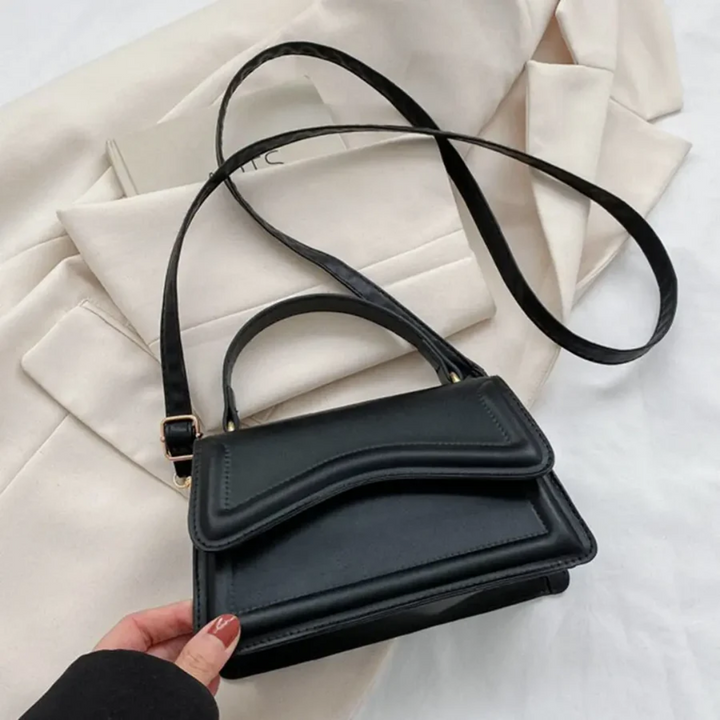 Versatile women's leather shoulder bag, ideal everyday handbag & fashion accessory.