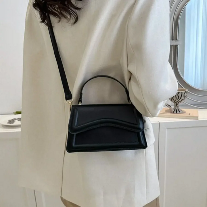 Stylish women's leather shoulder bag, an elegant handbag & versatile purse.