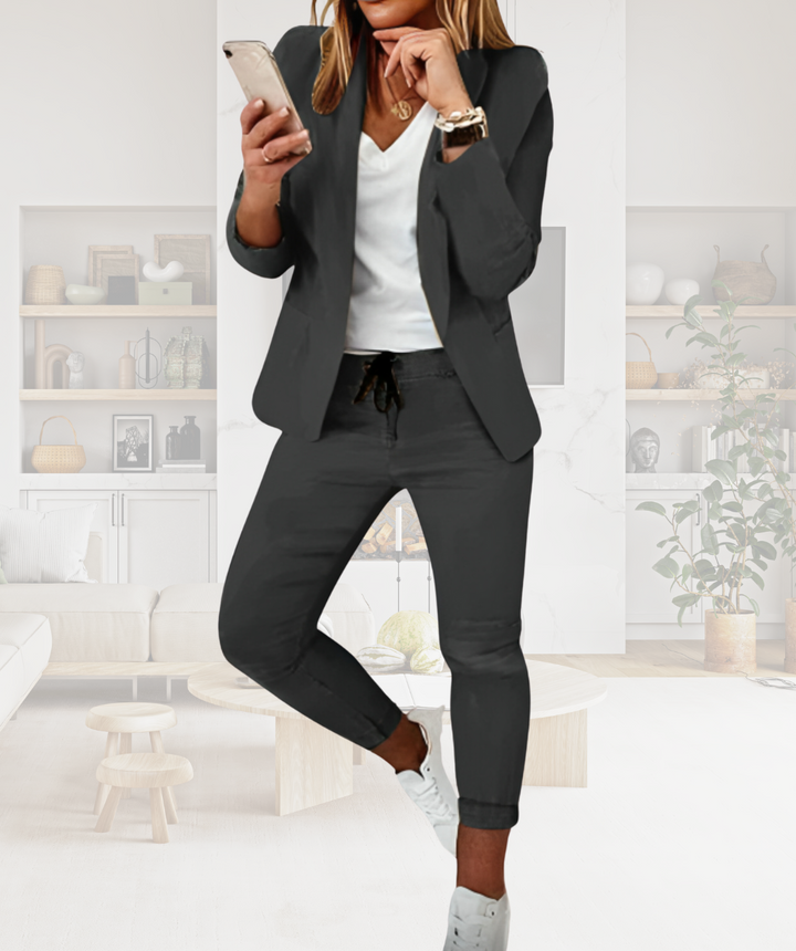 Versatile women's Livia two-piece suit: a sophisticated blazer & trousers for office, business, or elegant fashion.
