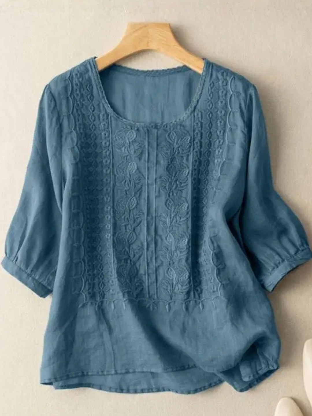 Comfortable women's relaxed fit blouse, elegantly embroidered. Stylish long sleeve top, perfect for everyday wear.