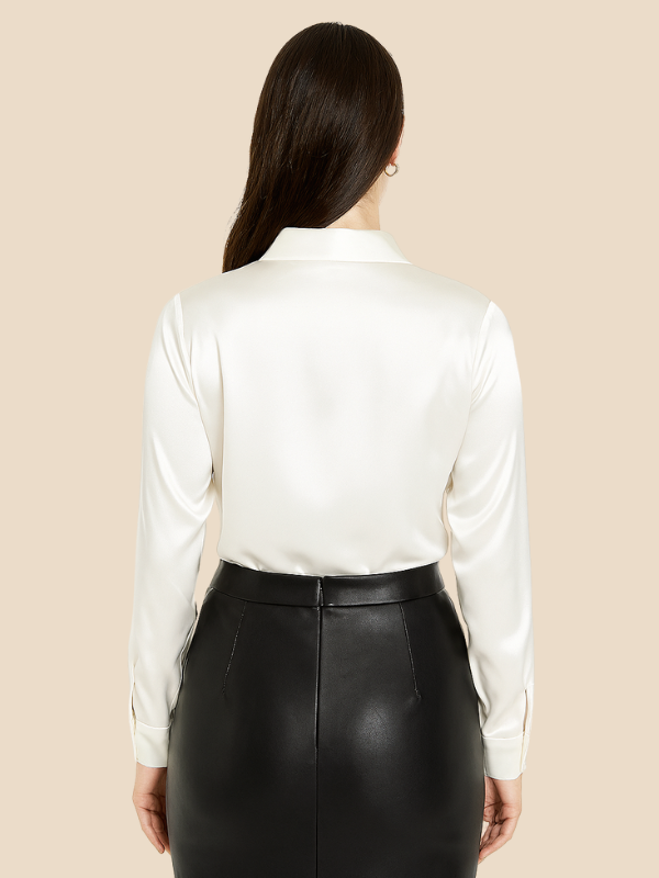 Women's elegant office blouse, long sleeves, button closure, perfect for business casual.