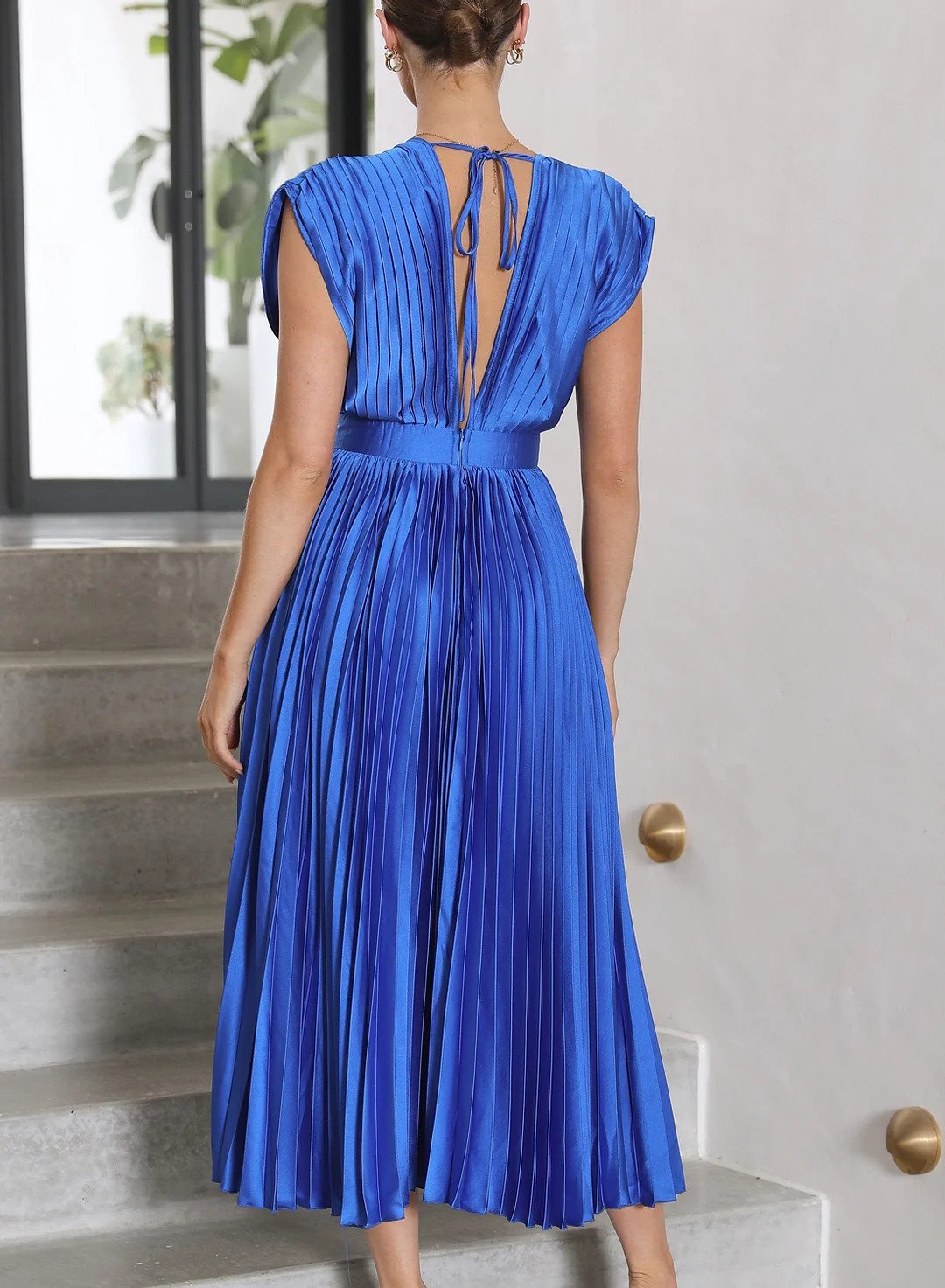 Elegant women's maxi dress with a flattering flowing fit & comfortable short sleeves.