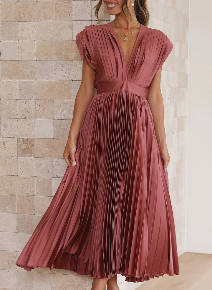 Beautiful women's elegant maxi dress, featuring a comfortable flowy design and short sleeves.