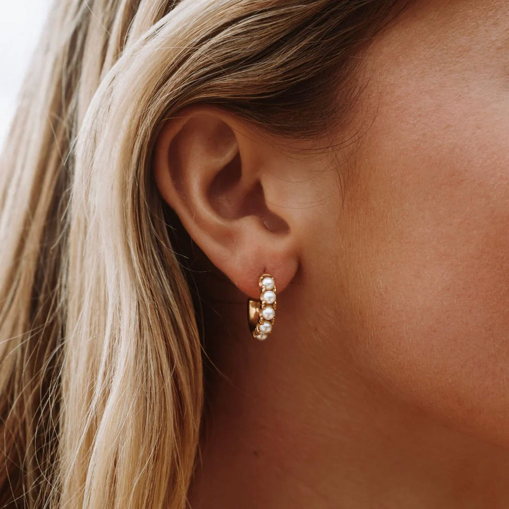 Elegant women's mini pearl earrings, perfect for everyday wear. Gold plated, water-resistant & hypoallergenic.