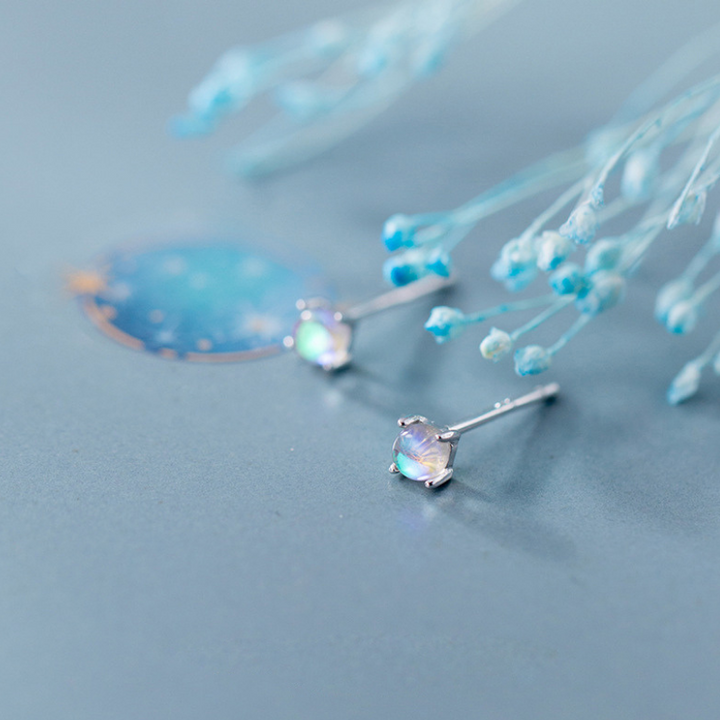 Timeless women's ocean pearl drop earrings, an elegant accessory for any occasion. Features beautiful freshwater pearls.