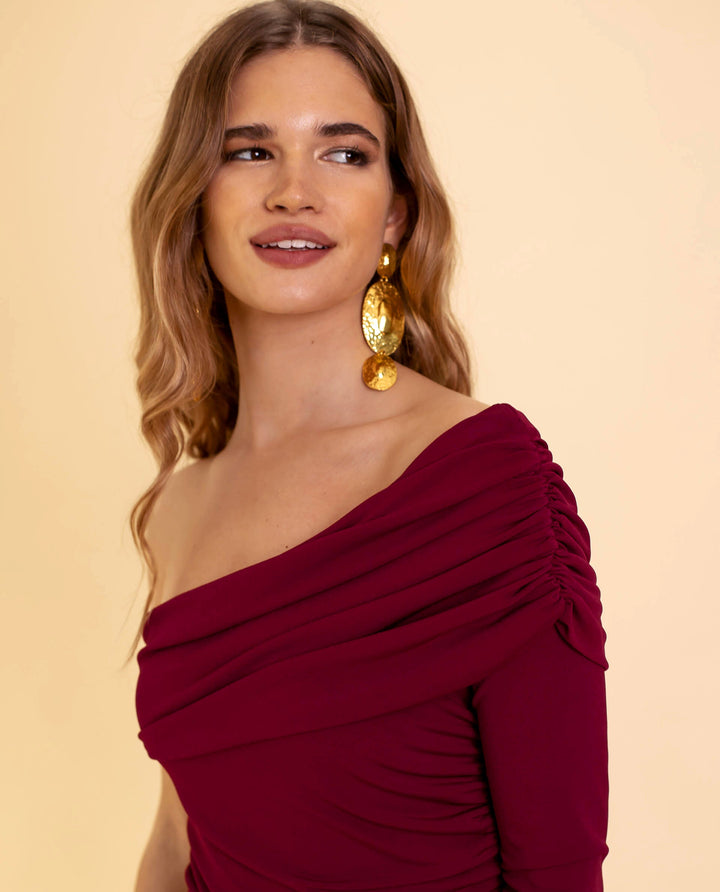 Women's one-shoulder jumpsuit, a chic and sophisticated choice for formal events and special occasions.