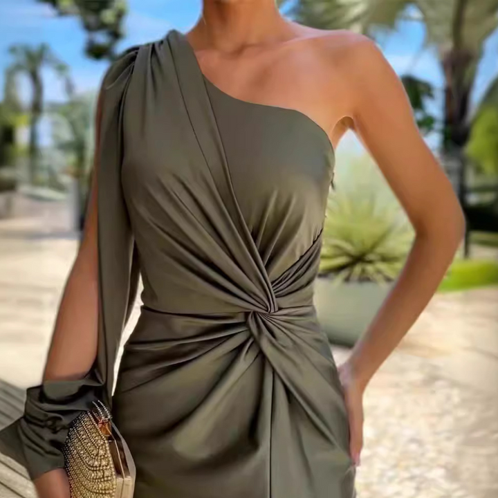 Sophisticated one-shoulder evening dress for women, ideal for special occasions. Trendy and elegant formal wear.