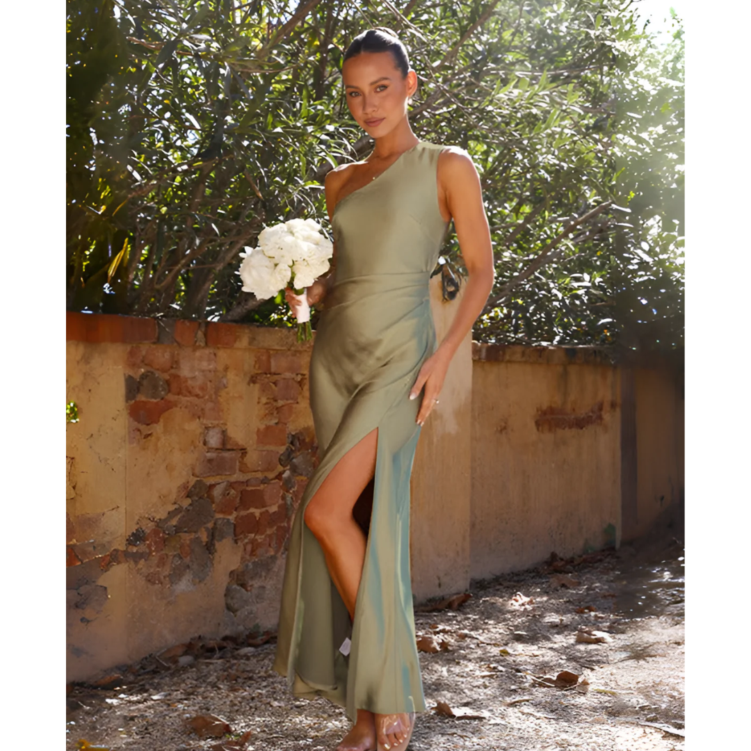 Formal women's elegant maxi dress, a one-shoulder design with a high side slit, ideal for evening events.