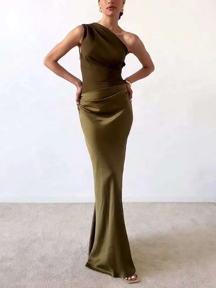 Stylish women's one-shoulder formal maxi dress, ideal for evening parties, galas, and special occasions. Ruched detail.
