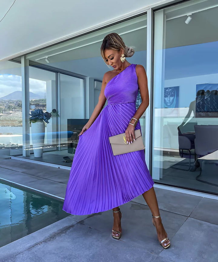 Formal women's evening gown: elegant pleated maxi dress with a sophisticated one-shoulder design.