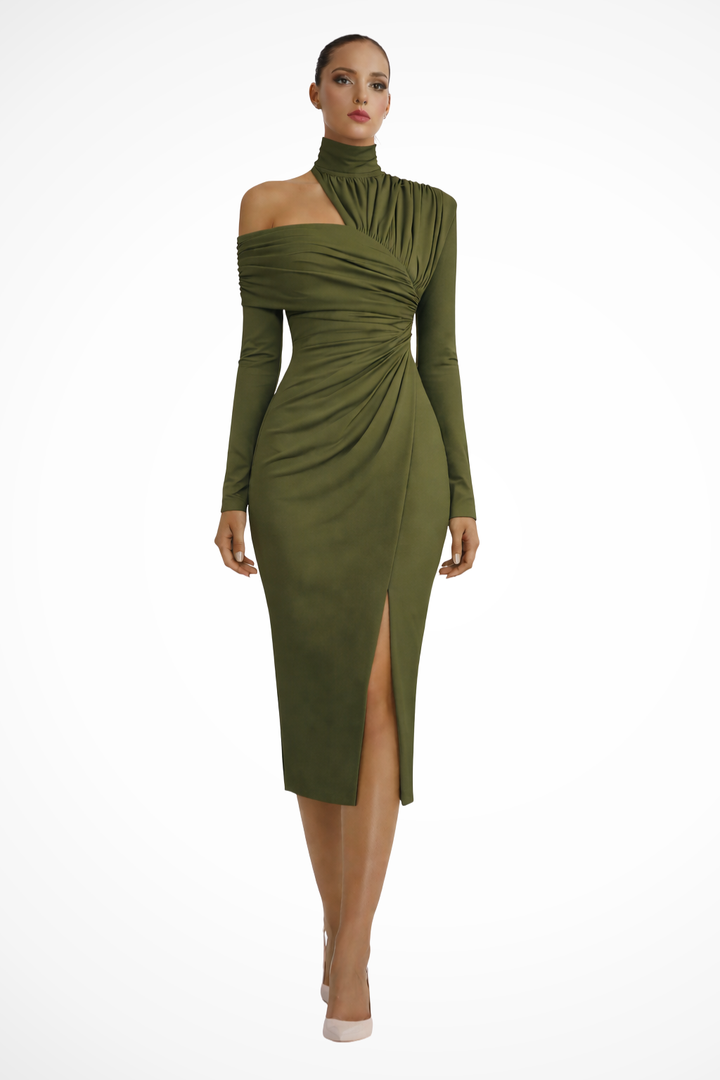 Versatile women's one-shoulder midi dress, ruched and with a side slit, suitable for many events.