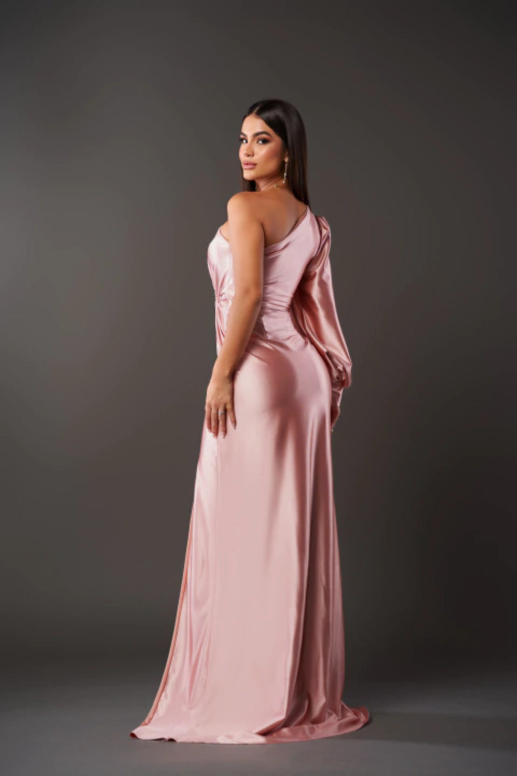 Glamour women's one-shoulder special occasion gown, satin maxi dress for formal events.