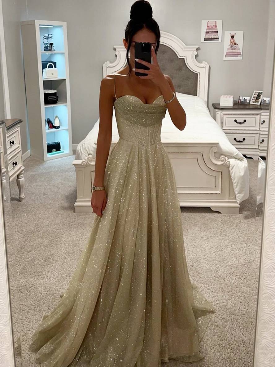 Elegant women's open-back maxi dress in a luxurious fabric, perfect for evening wear & formal occasions.