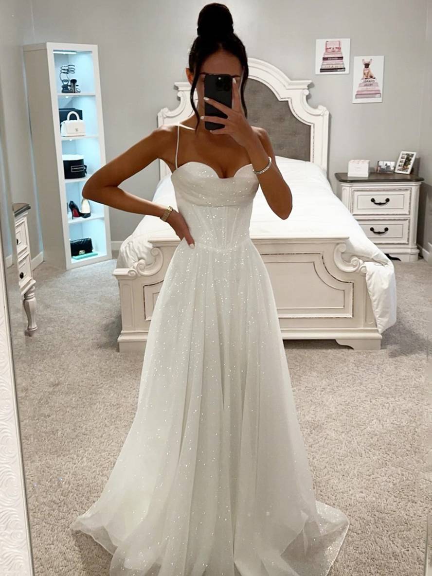 Luxurious women's formal open-back maxi gown, elegant and sleeveless, perfect for evening events & special occasions.