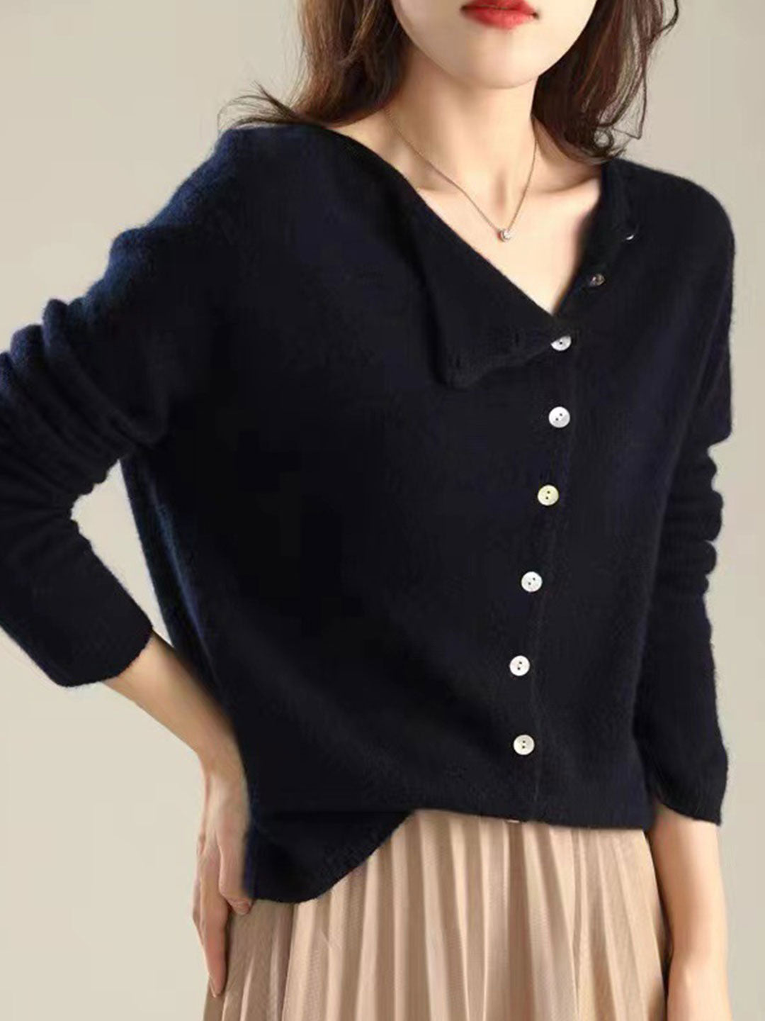 Cozy and elegant women's open-front cardigan. Perfect knitwear for comfortable layering and sophisticated style.