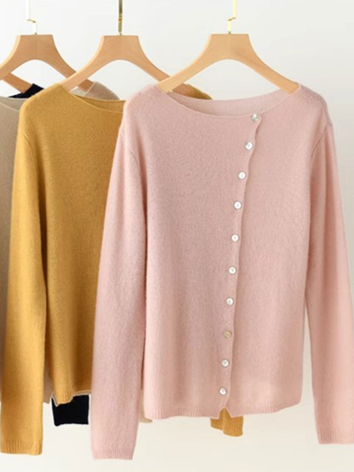 Modern chic women's oversized open-front cardigan. Knitwear for versatile fall fashion and cozy comfort.