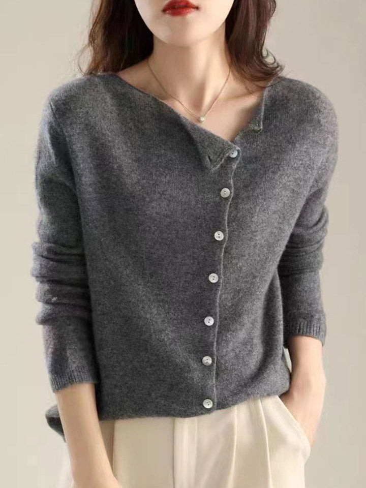 Oversized women's elegant cardigan. Chic open-front knitwear, perfect for versatile layering and cozy style.