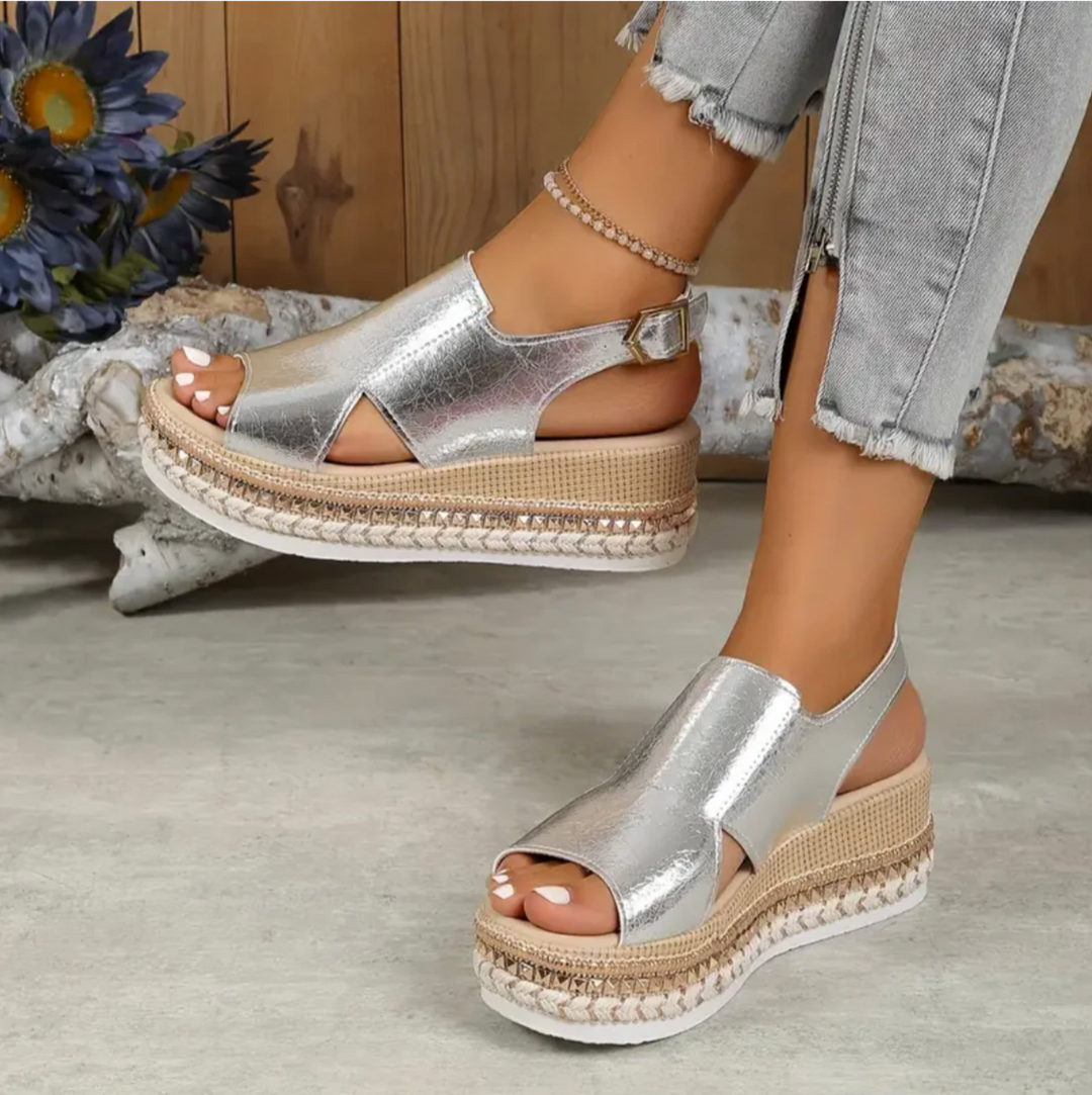 Women's comfortable heeled orthopedic sandals, perfect for stylish support and all-day wear.