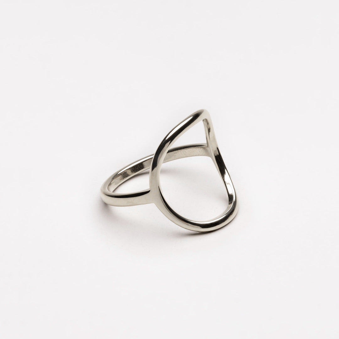 Hypoallergenic gold oval ring for women, ensuring comfortable & durable everyday wear.
