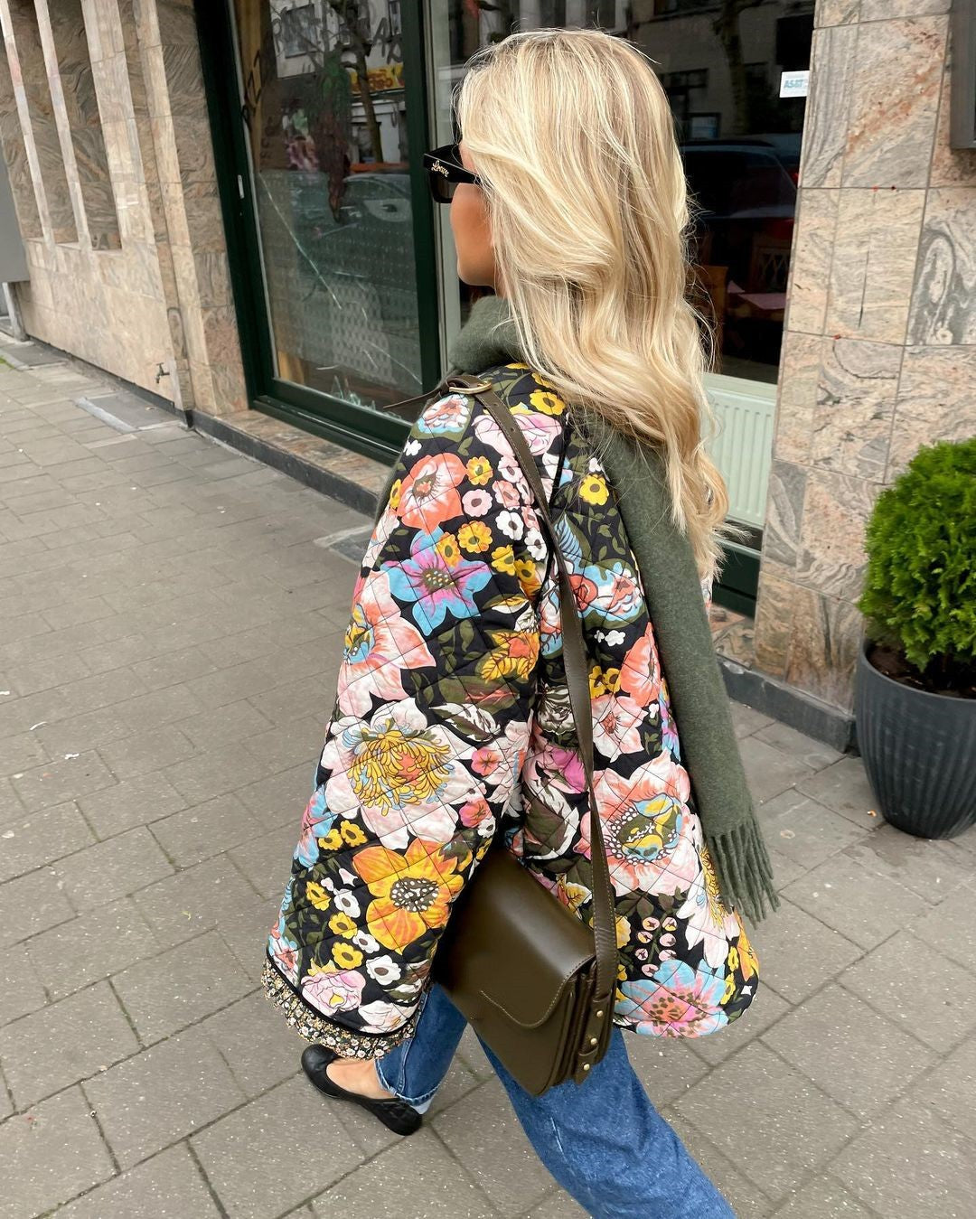 Stylish women's floral print padded coat. Comfortable, warm outerwear, ideal for trendy autumn and winter fashion.