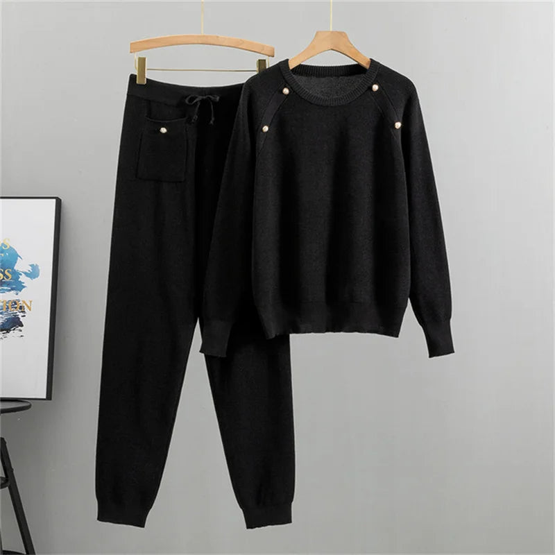Elegant women's pearl knit lounge set with relaxed fit. Cozy two-piece loungewear for stylish comfort.