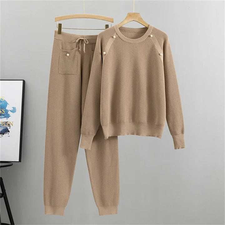 Stylish women's pearl knit loungewear set. Elegant two-piece for ultimate comfort & relaxed casual wear.