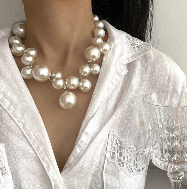 Elegant women's pearl necklace with round simulated pearls, perfect for timeless style & a sophisticated look.