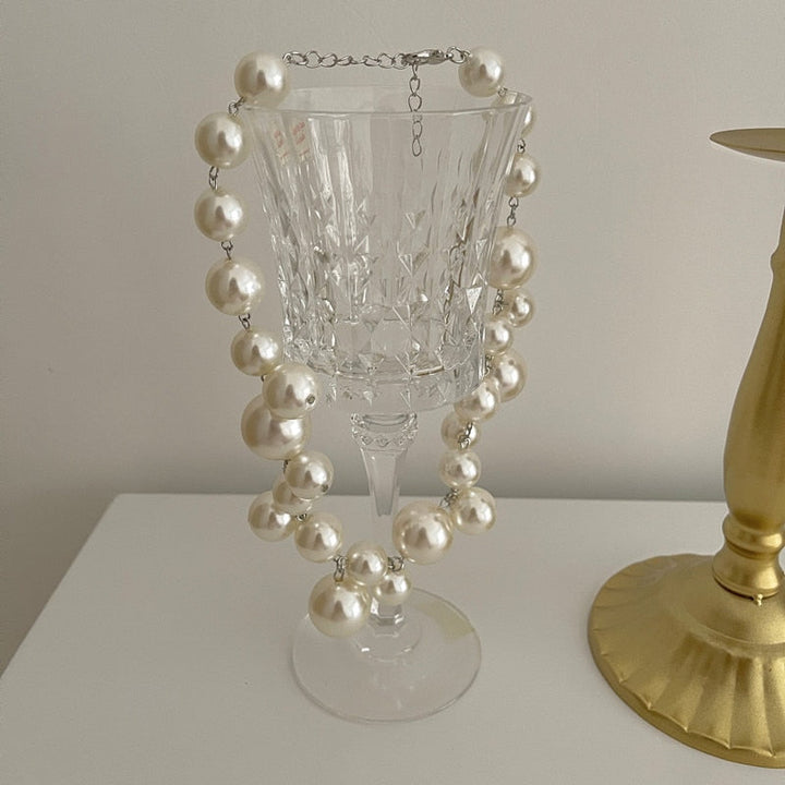 Timeless women's pearl necklace, a sophisticated statement piece with round simulated pearls for elegant style.