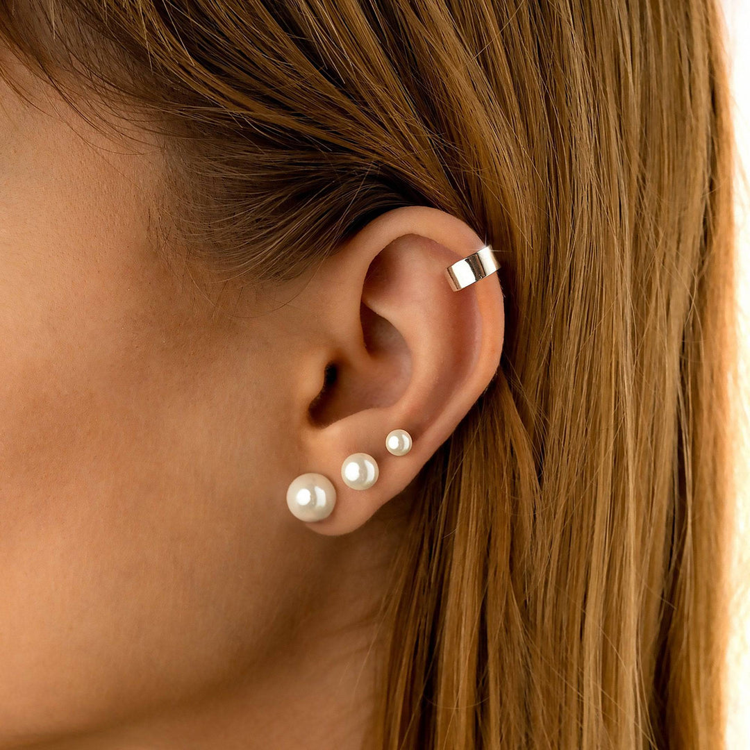 Timeless silver pearl stud earrings for women. Elegant and classic jewelry, ideal for gifting.