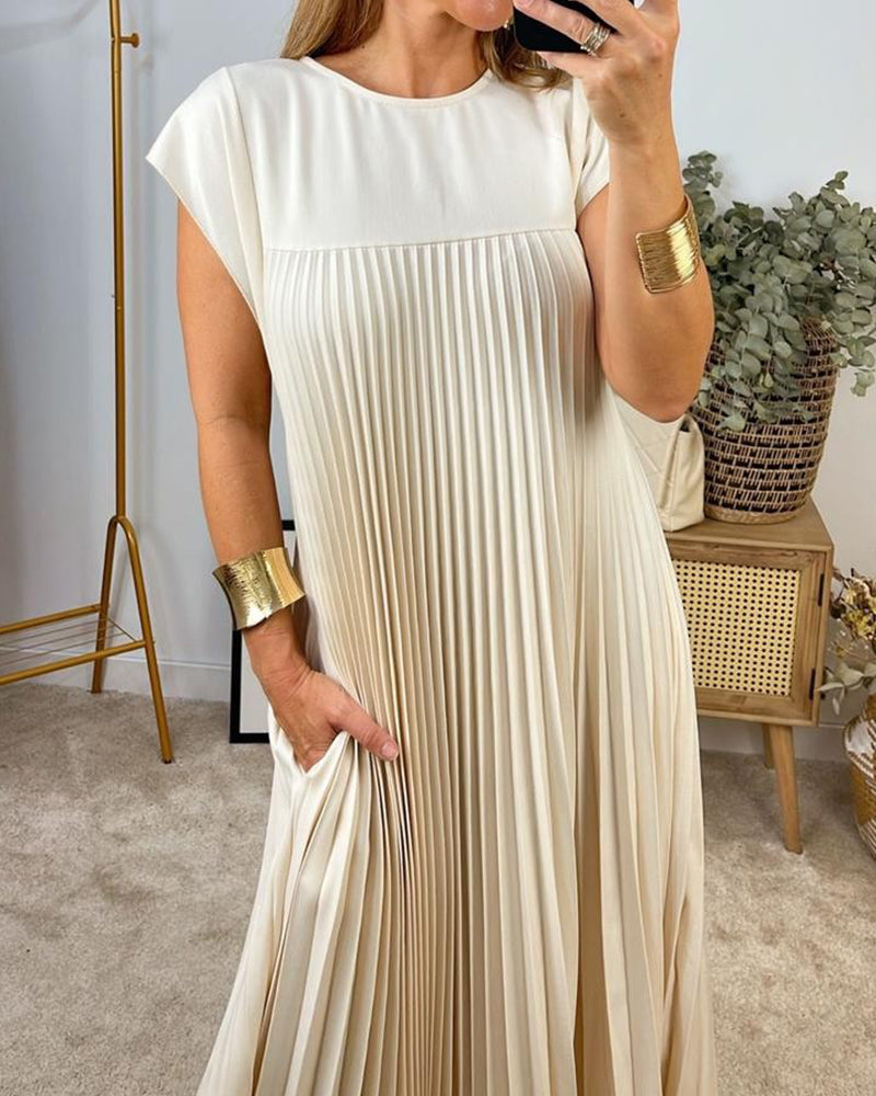 Elegant women's pleated maxi dress, perfect for summer evenings & special occasions. Flowing fabric.