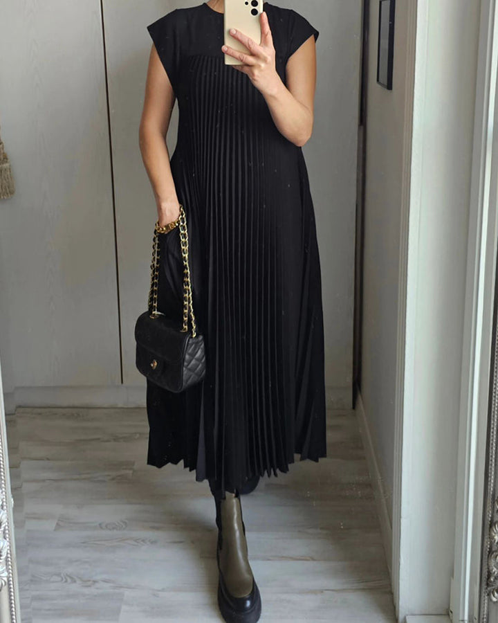 Elegant pleated women's maxi dress, designed for a flowing, comfortable & sophisticated appeal.