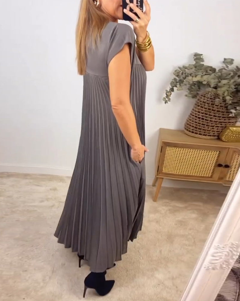 Pleated women's summer maxi dress, a comfortable and flowing option for casual or evening wear.