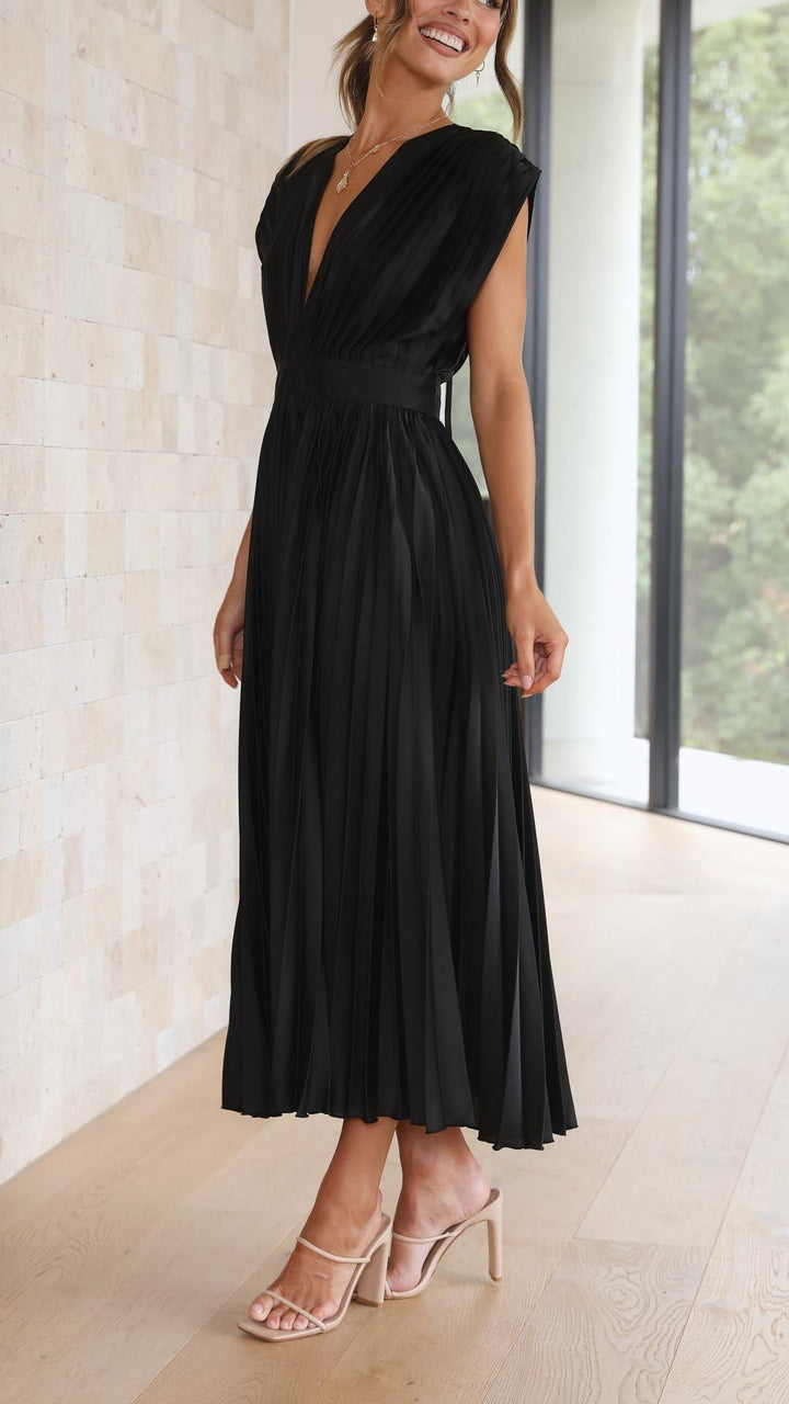 Sophisticated women's pleated maxi dress, deep V-neck, ideal for formal and evening events.