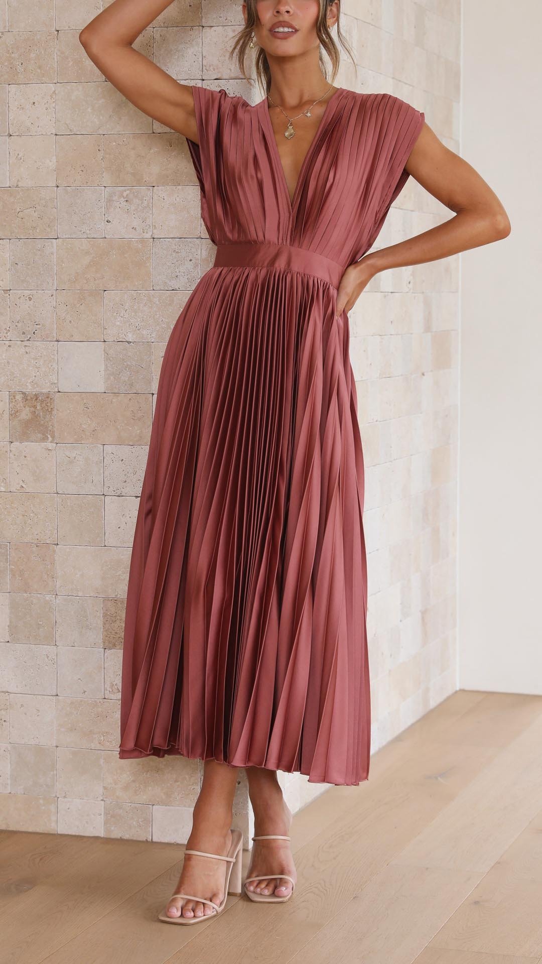 Sophisticated ladies' sleeveless maxi dress, pleated design, ideal for wedding guests.