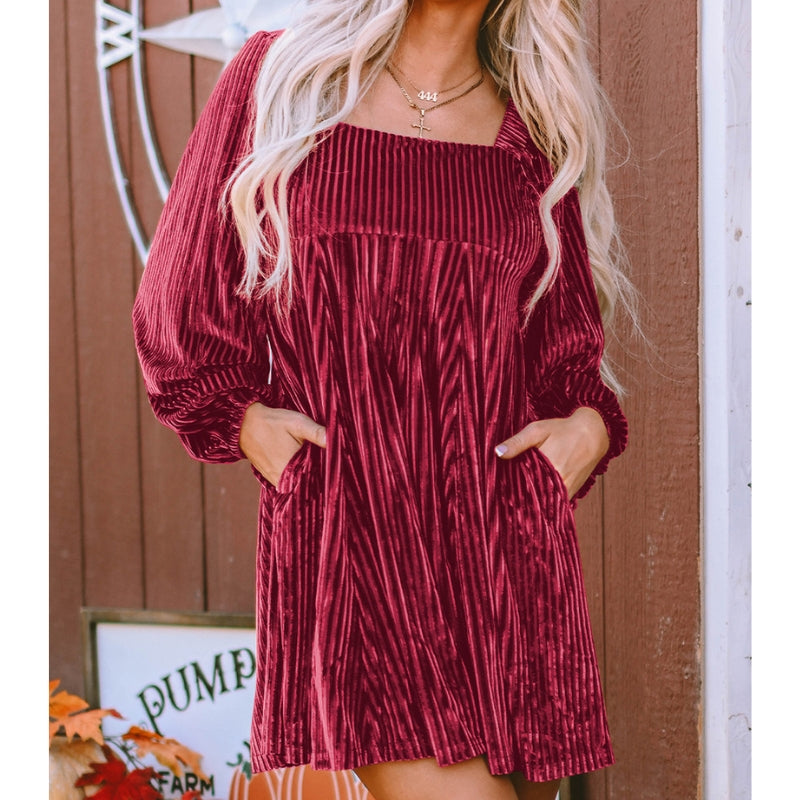 Flowy women's pleated maxi dress in a beautiful color, with a flattering square neckline, great for parties.