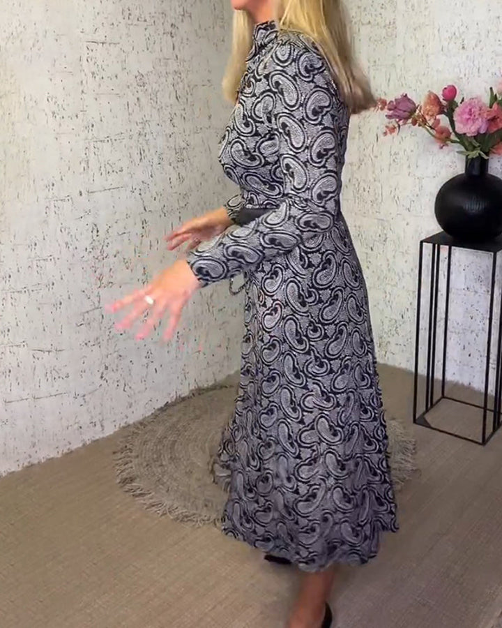 Women's printed midi dress: A-line silhouette, long sleeves, and sophisticated collar for elegant fall style.
