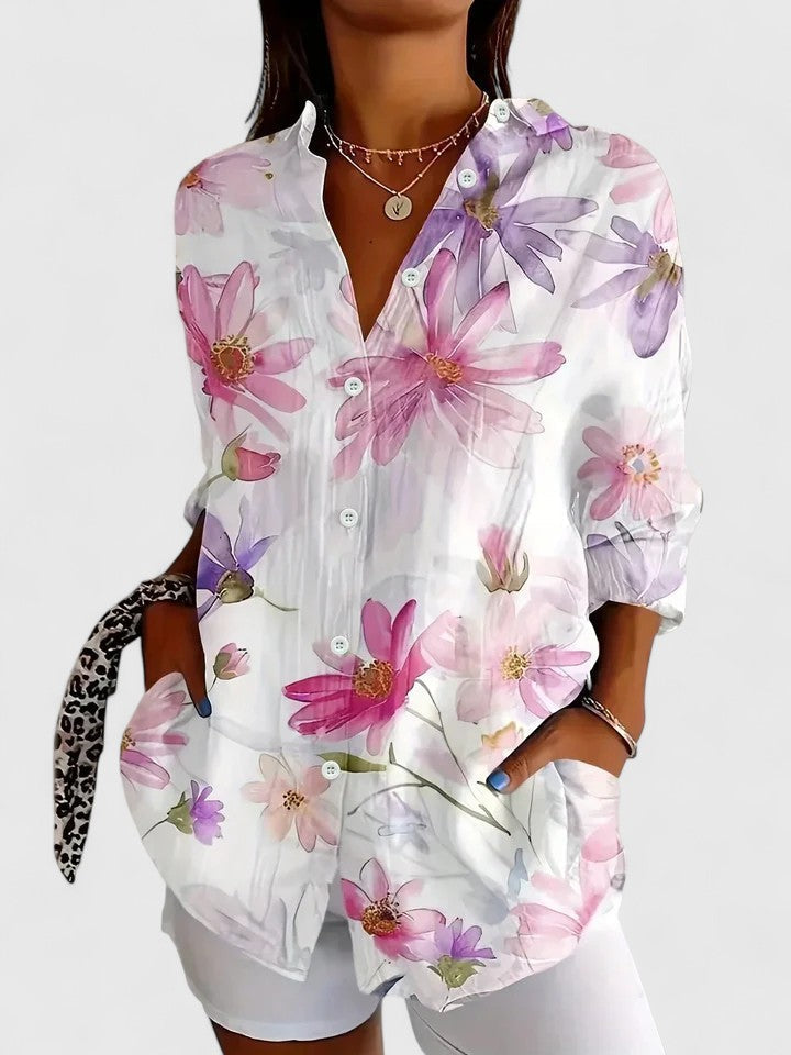 Casual yet elegant women's printed blouse with a sophisticated, colorful design. Versatile ladies' top.