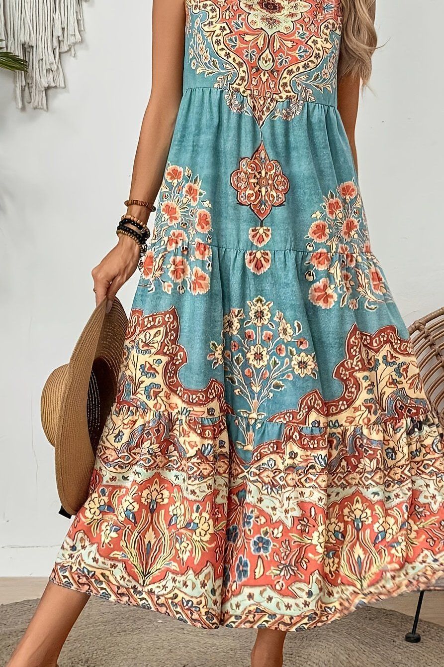 Sophisticated women's long printed maxi dress, flowy and comfortable for an elegant summer look.