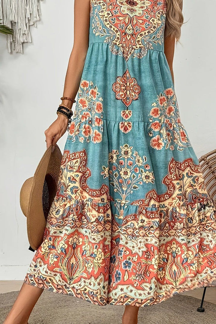 Sophisticated women's long printed maxi dress, flowy and comfortable for an elegant summer look.