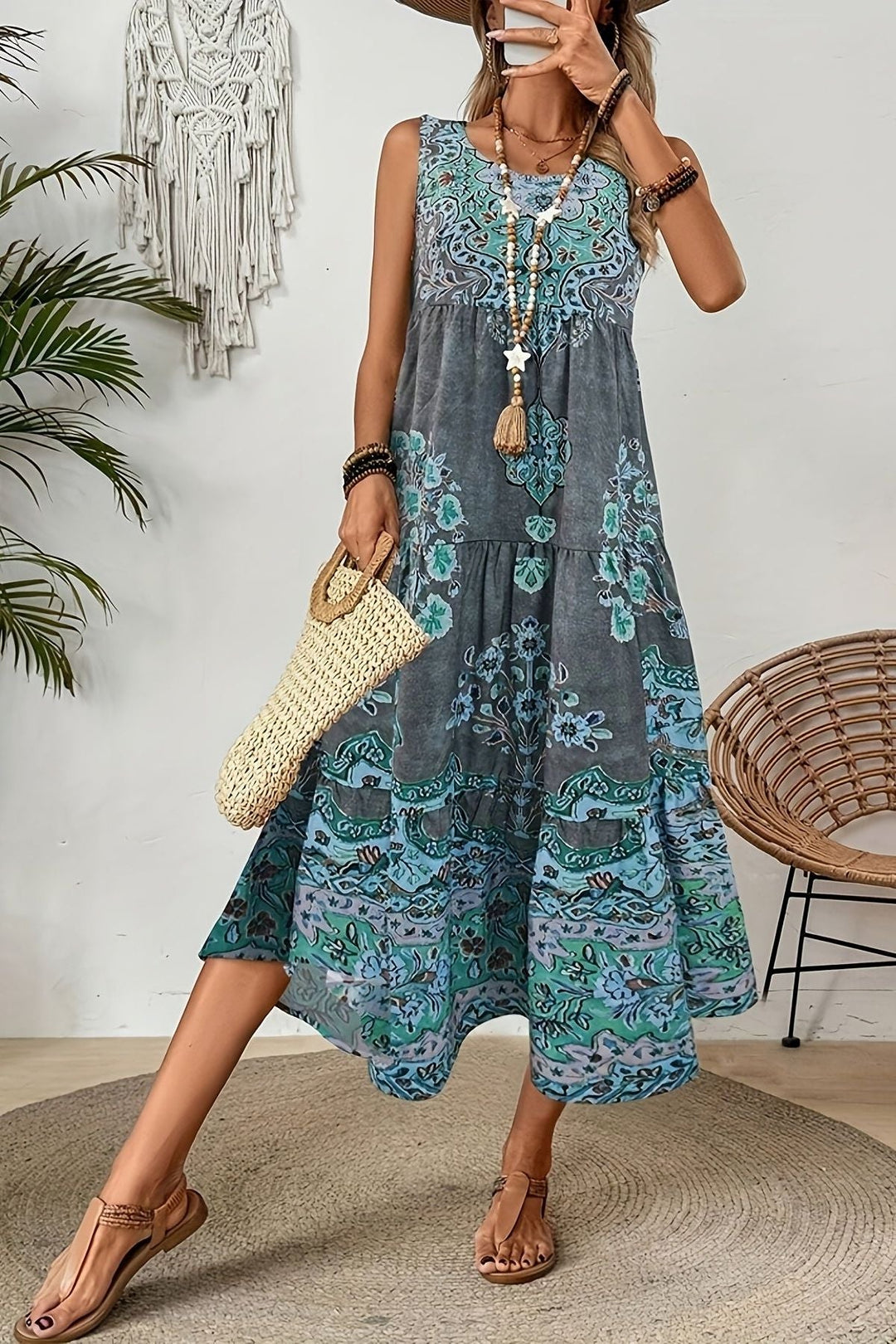Comfortable & flowy women's patterned maxi dress for casual spring and summer wear.
