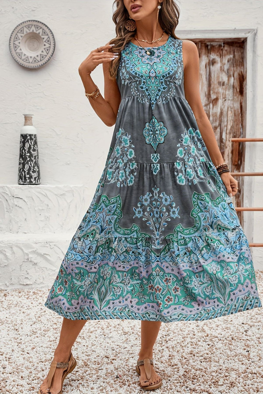 Chic women's elegant printed long maxi dress, suitable for both casual and dressy events.