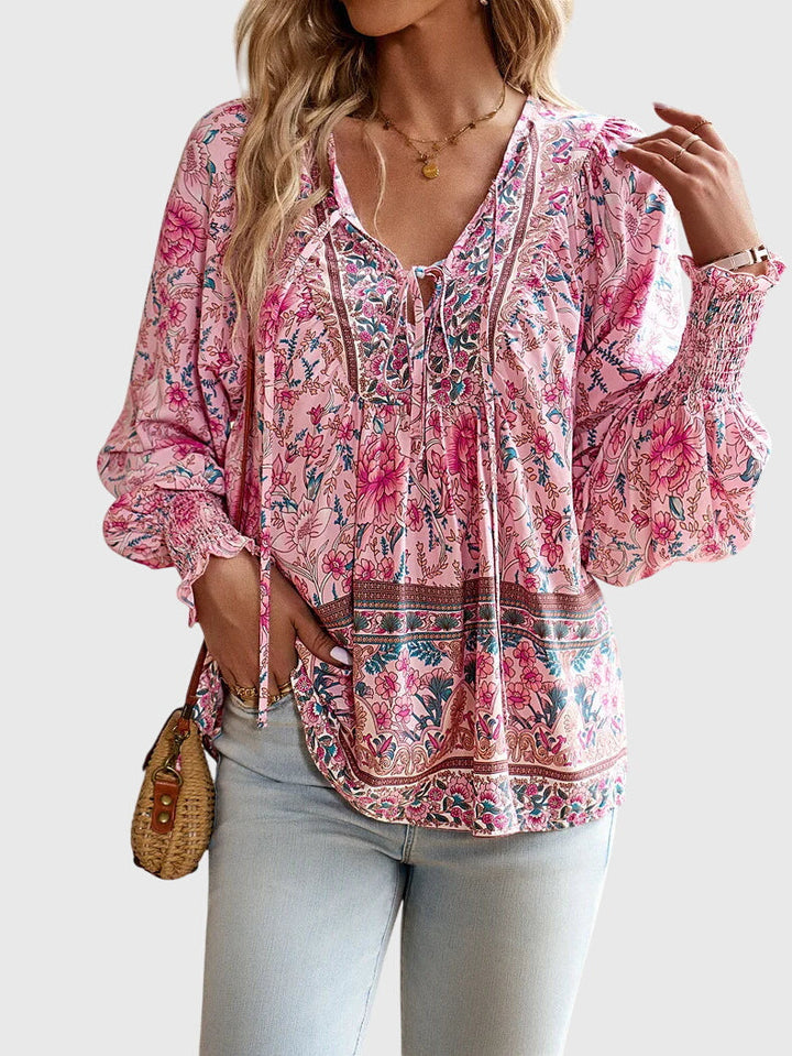 Elegant women's pullover, perfect for everyday wear. Long sleeve top offering effortless, chic style and comfort.