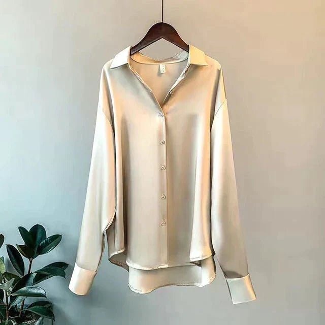 Elegant women's relaxed fit blouse with long sleeves, perfect for sophisticated office wear or a chic special occasion.