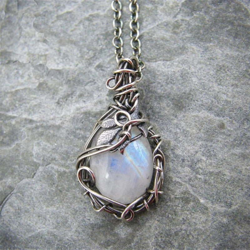 Elegant women's retro moonstone pendant necklace, a mystical vintage gemstone jewelry piece.