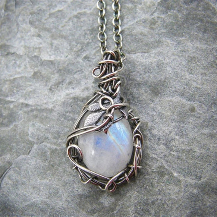 Elegant women's retro moonstone pendant necklace, a mystical vintage gemstone jewelry piece.
