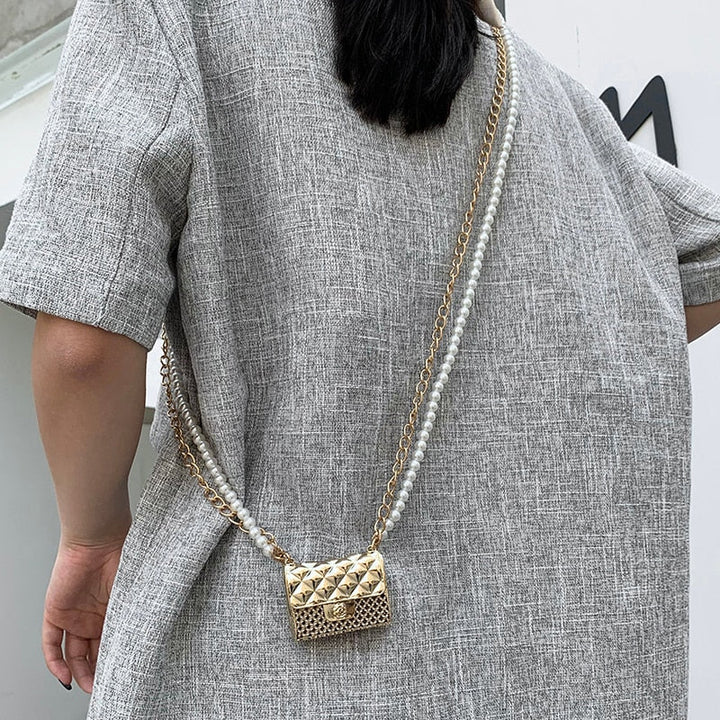 Sophisticated mini evening purse with dazzling rhinestones, an elegant accessory for women.