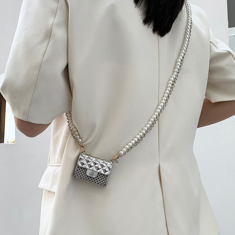 Dazzling rhinestone mini purse, a sparkling evening bag and clutch for women's parties.