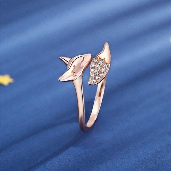 Beautiful rose silver fox ring for women, an elegant and adjustable animal jewelry gift for her.